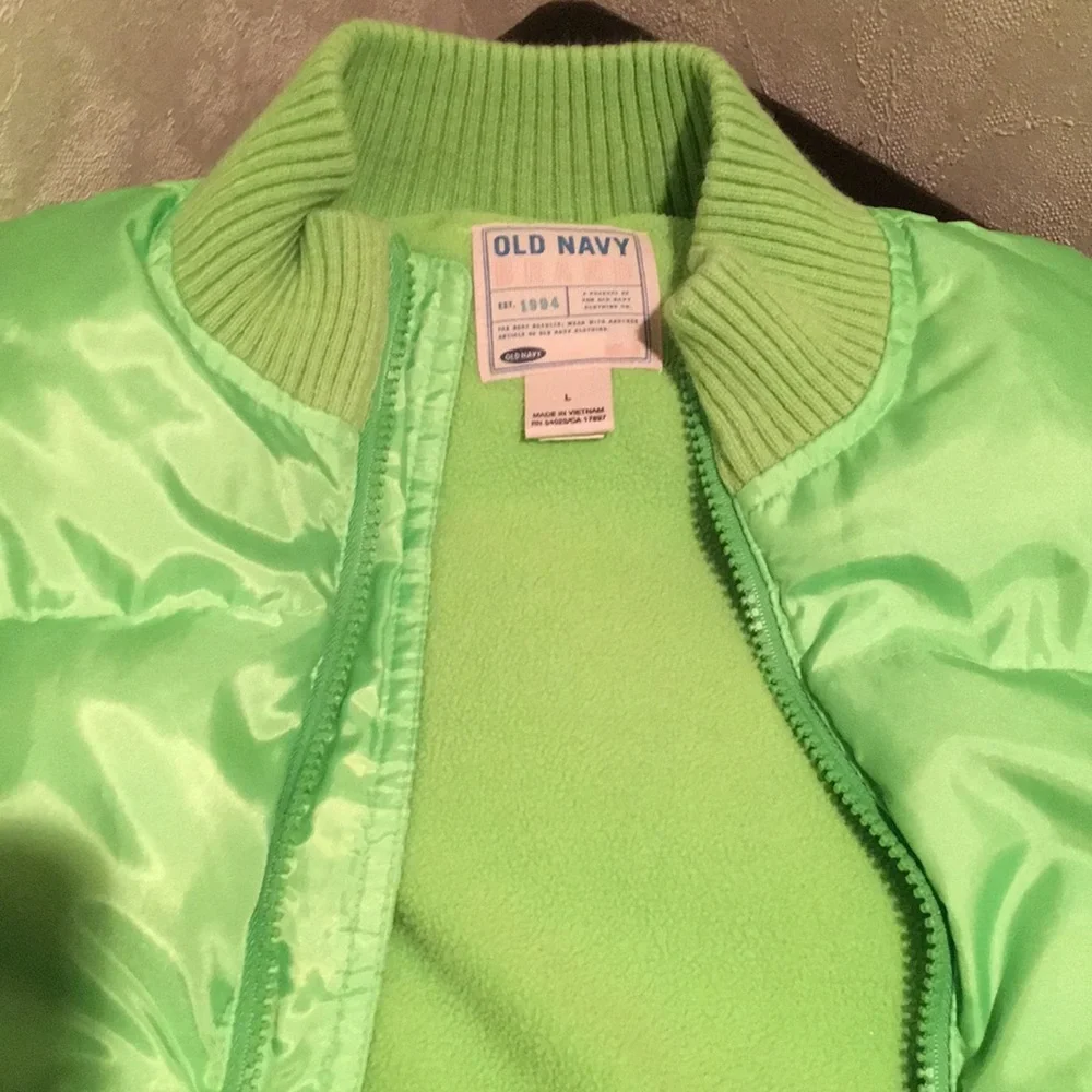 Old Navy vest size Large girls green puffy jacket vest-heavy duty EUC Spring
